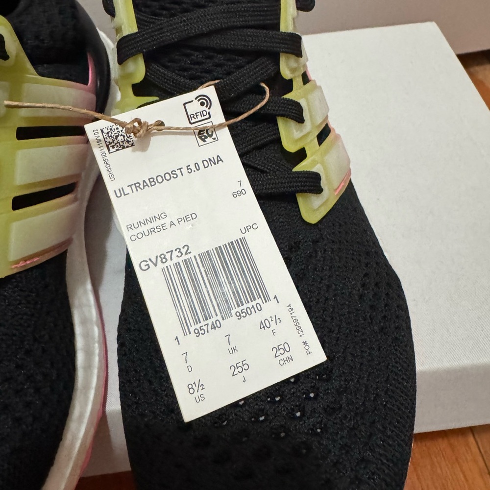 Adidas Women's UltraBoost 5.0 DNA 'Black Beam Pink' sneakers size 8.5 NWT - Picture 4 of 4